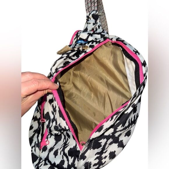 Kavu Rope Sling Multi Pocket Bag - Neon Pink Black & White - Picture 4 of 10